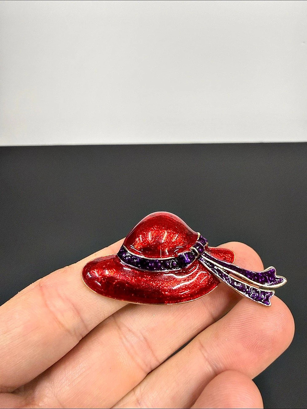 Vintage Red Purple Enamel Ladies Hat Brooch Gold Tone Wide Brim Fashion Pin
